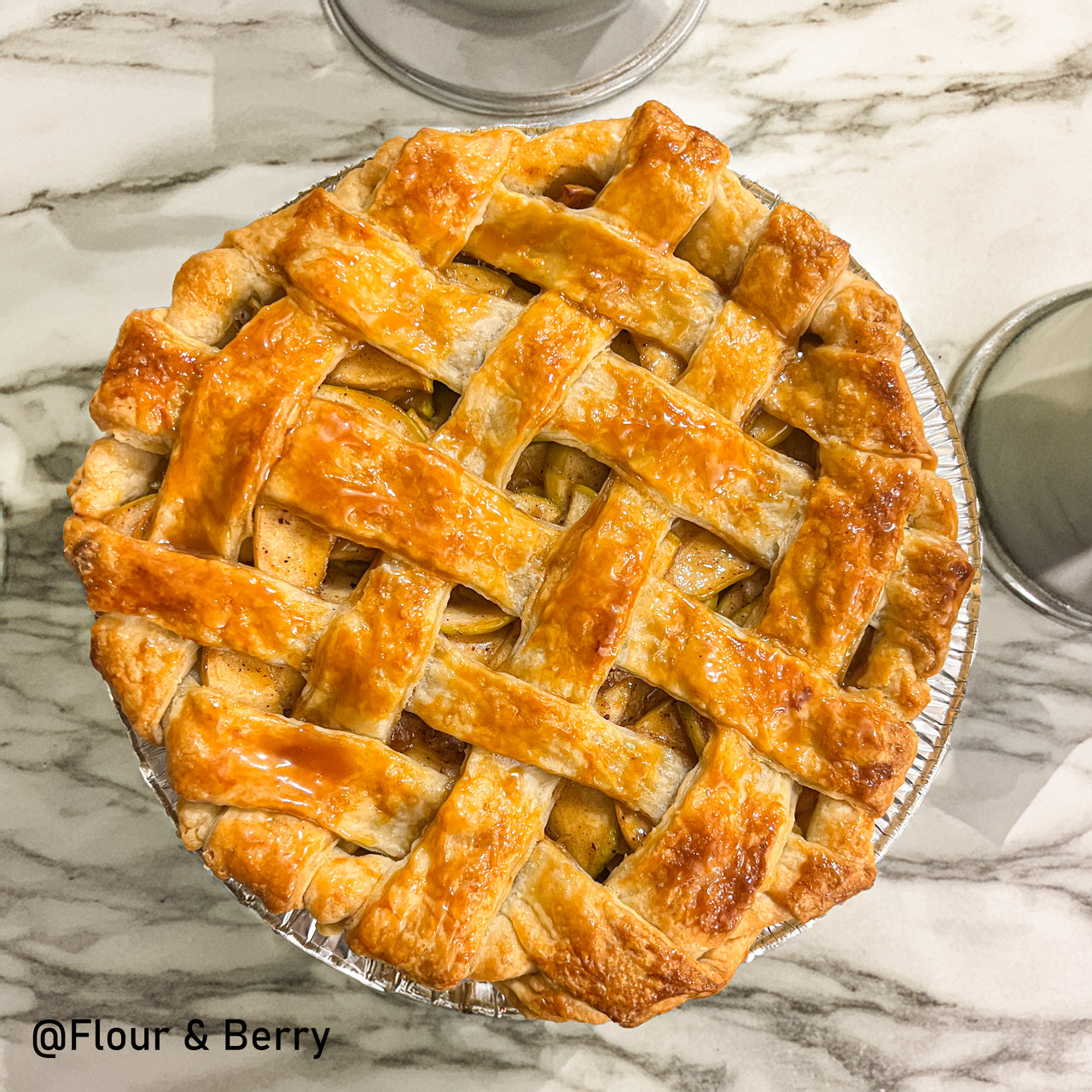 Old-Fashioned Double Crust Apple Pie – Super Flaky, Perfectly Spiced, and Loaded with Apples!